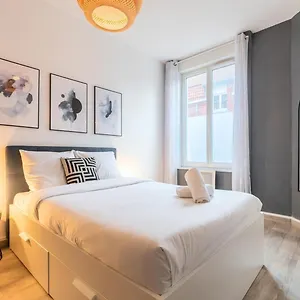  Appartement - Deux Pieces Equipe France